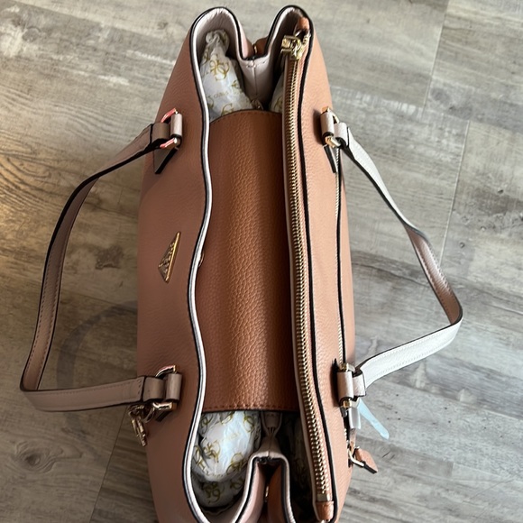 GUESS Two-Tone Shoulder Bag - NWT and original packaging filler - Picture 6 of 13